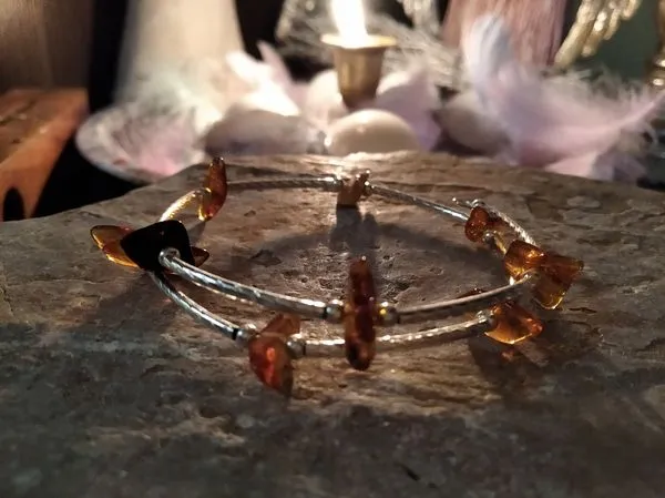 bransoletka-intencyjna-z-bursztynem-ewe