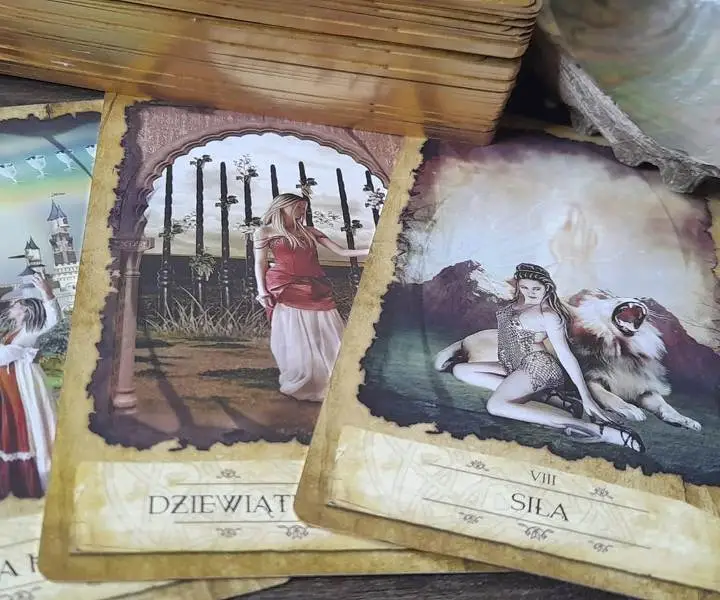 Rozkład z 3 kart tarota bez pytań