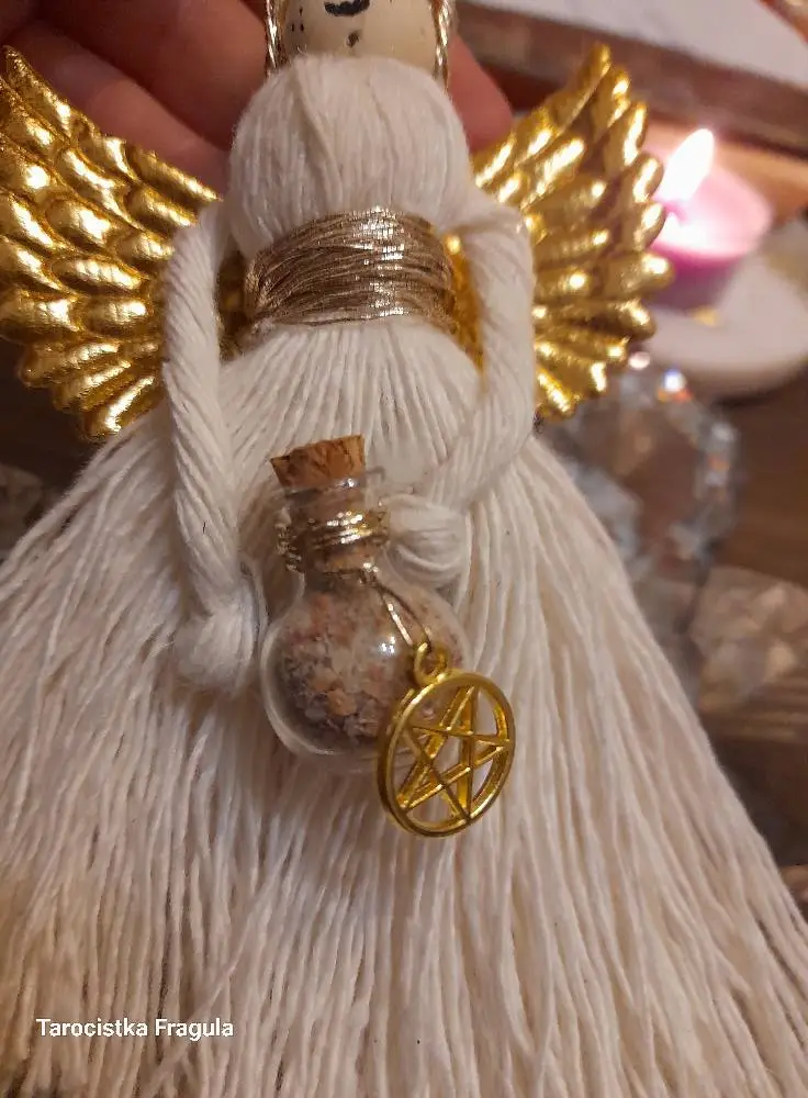 Aniołek Ochronny z Makramy, Butlą Wiedźmy i Pentagramem