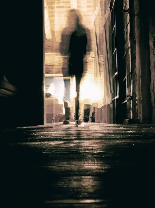 Duch w opuszczonym budynku