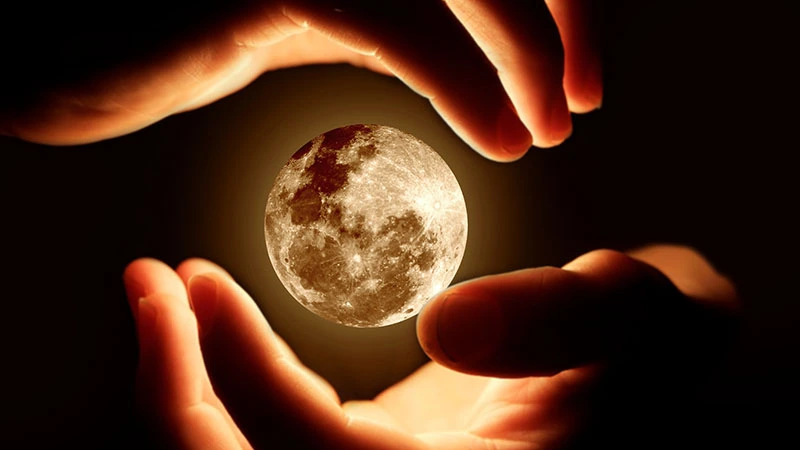 Pełnia Robaczego Księżyca