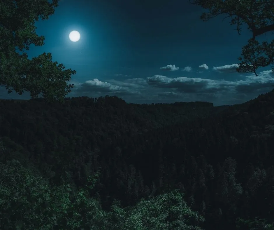 Pełnia Różanego Księżyca 6 kwietnia 2023